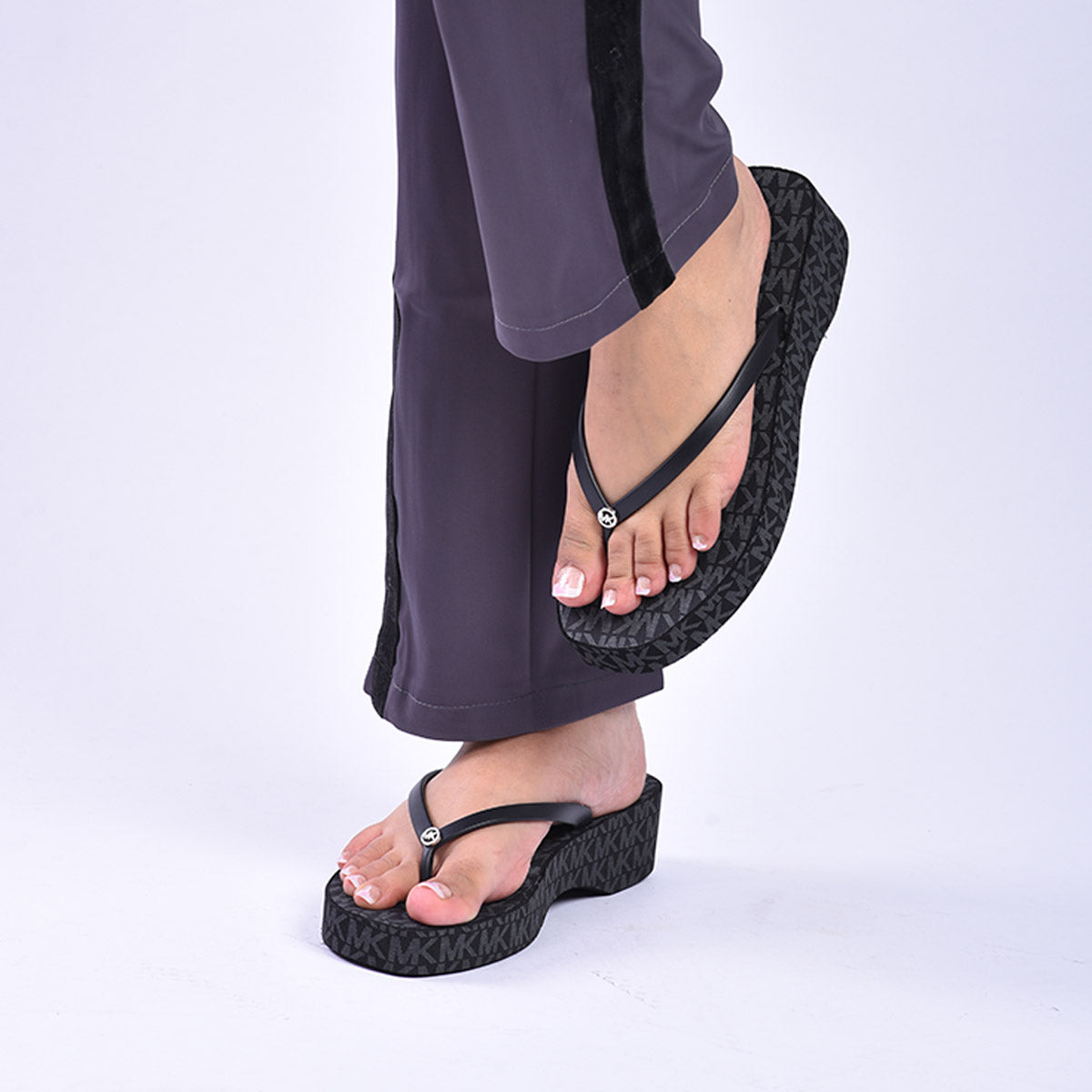 مايكل كورس - شبشب سهل الأرتداء مطبوع بشعار الماركة للنساء