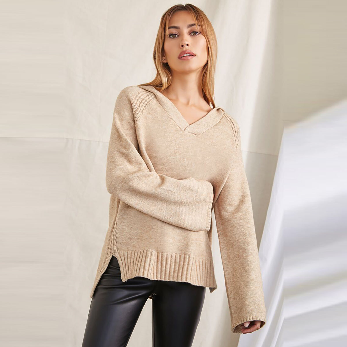 فوريفر 21 - سويت شيرت بغطاء للرأس للنساء - يباع بواسطة اف اى جى