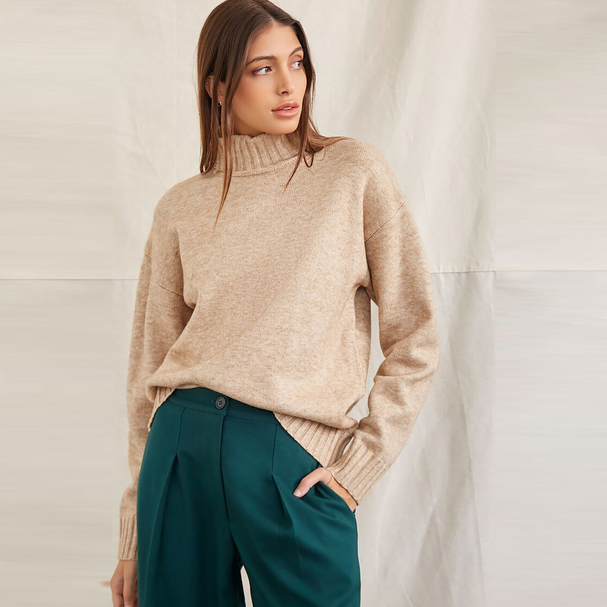 فوريفر 21 - بلوفر ذات رقبة عالية للنساء - يباع بواسطة اف اى جى