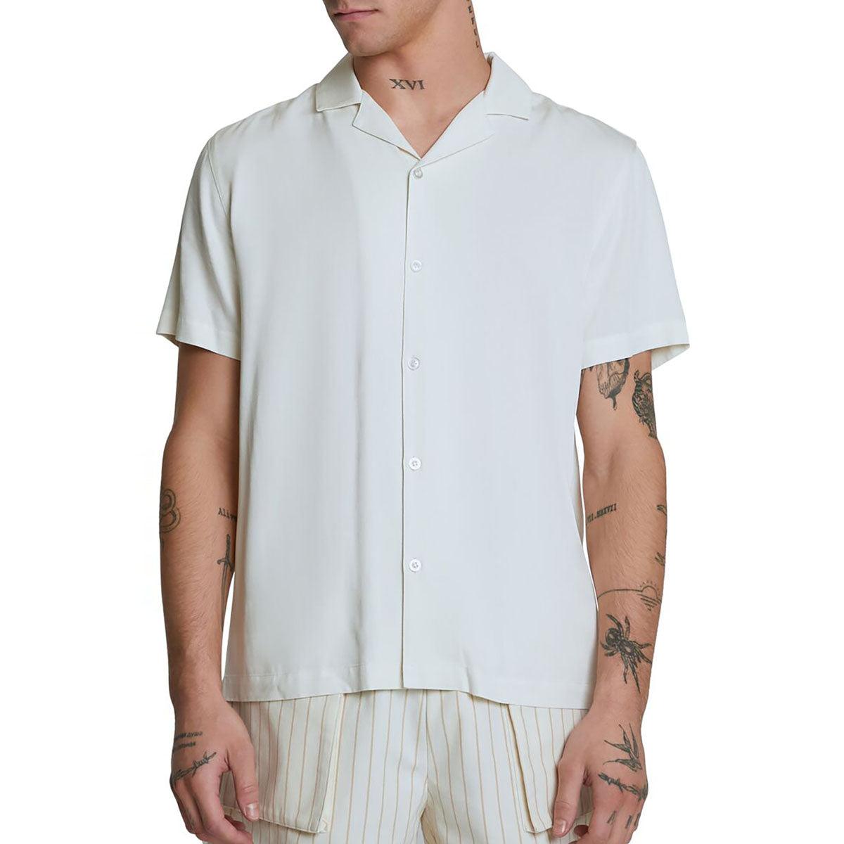 فوريفر 21 - قميص بأكمام قصيرة وياقة للرجال - يباع بواسطة اف اى جى