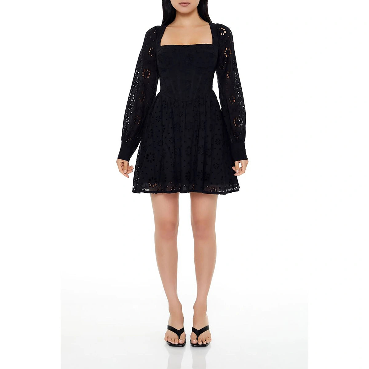 فوريفر 21 - فستان قصير مزين بالزهور - تم بيعه بواسطة اف اي جي