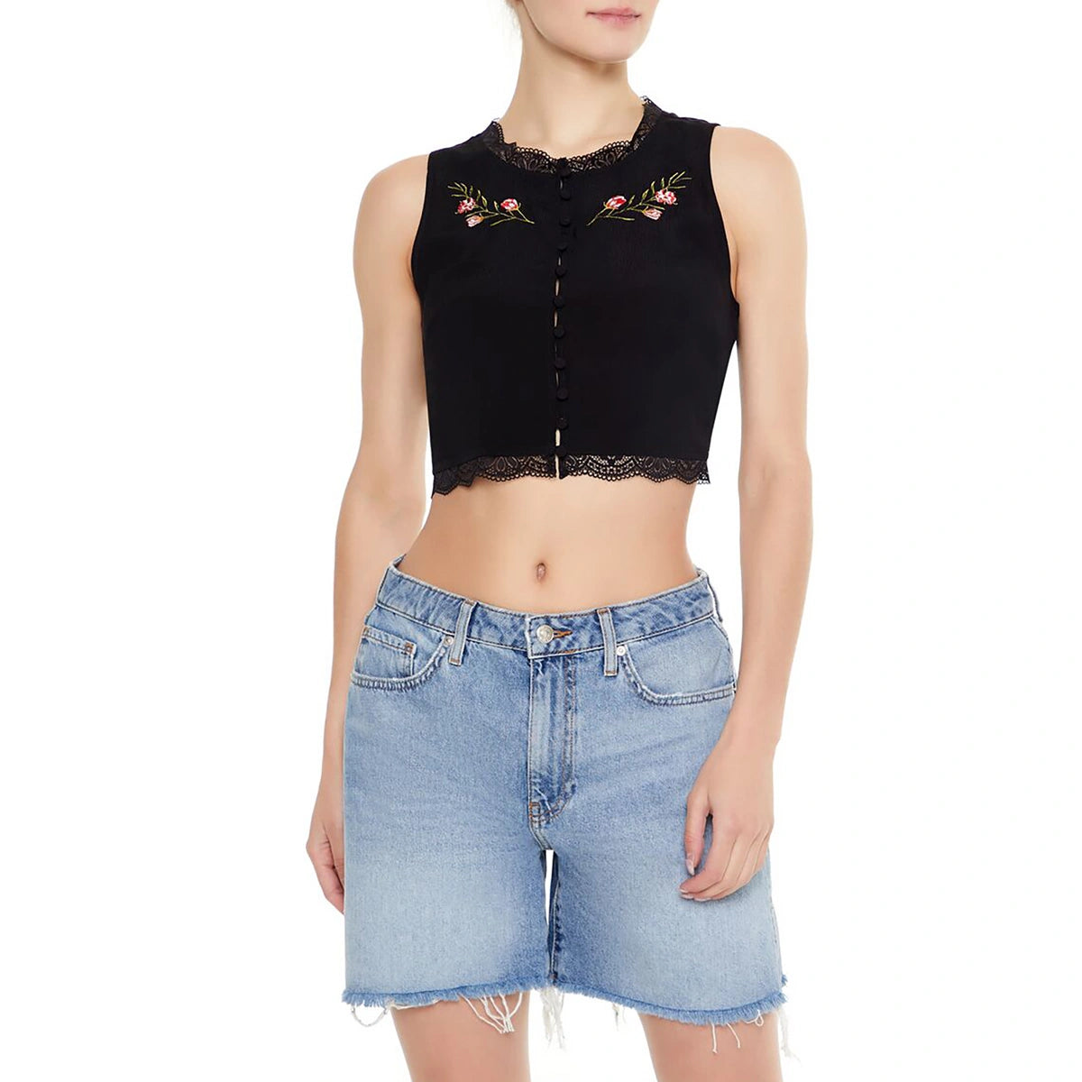 فوريفر 21 - بلوزة قصيرة مطرزة بالزهور - تم بيعها بواسطة اف اي جي