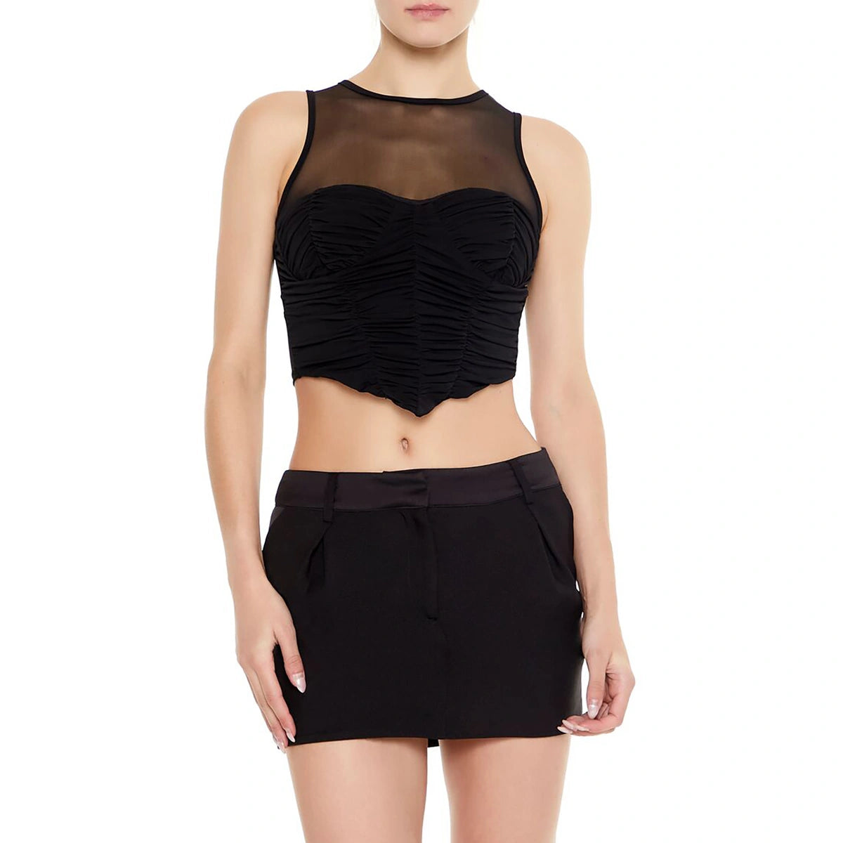 فوريفر 21 - بلوزة قصيرة بحاشية على شكل حرف V مكشكشة - تم بيعها بواسطة اف اي جي