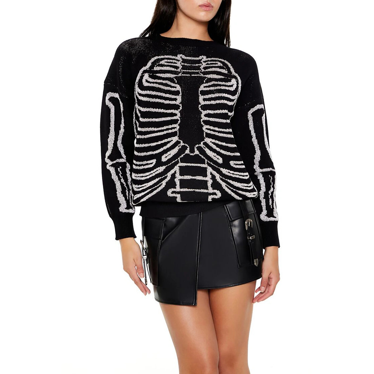 فوريفر 21 - سترة ذات رسومات هيكلية - تم بيعها بواسطة اف اي جي