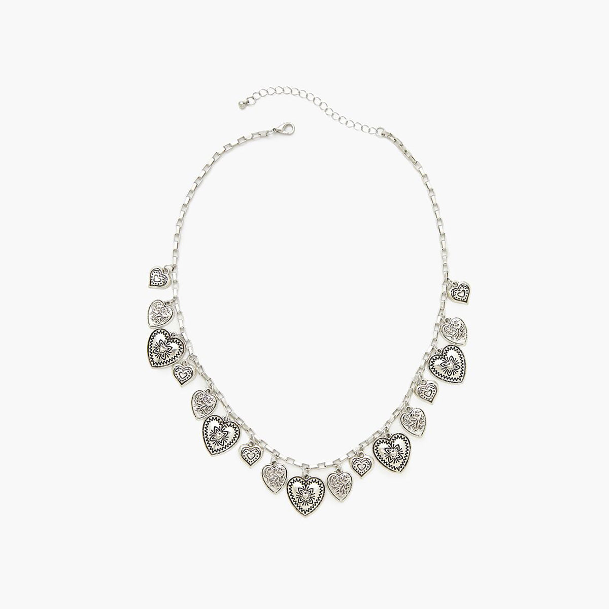 فوريفر 21 - قلادة على شكل قلب محفور للنساء - يباع بواسطة اف اى جى