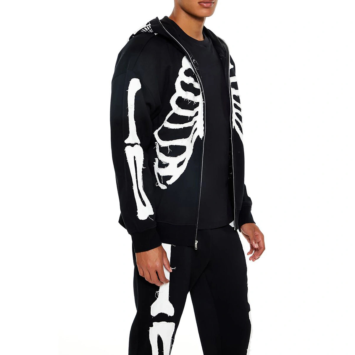 فوريفر 21 - سترة بغطاء للرأس بسحاب على شكل عظام مخيطة - تُباع بواسطة اف اي جي