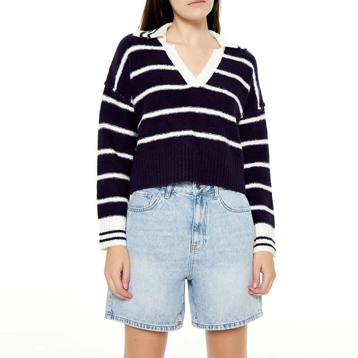 فوريفر 21 - سترة مخططة برقبة على شكل حرف V - تم بيعها بواسطة اف اي جي