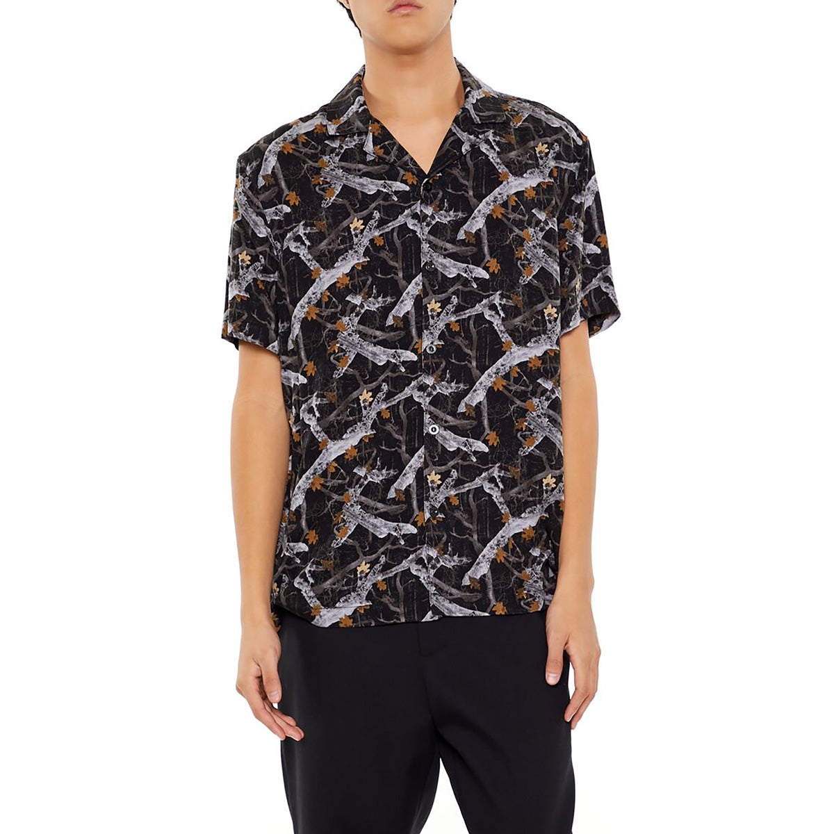 فوريفر 21 - قميص بطبعة أوراق الشجر بأكمام قصيرة للرجال - يباع بواسطة اف اى جى