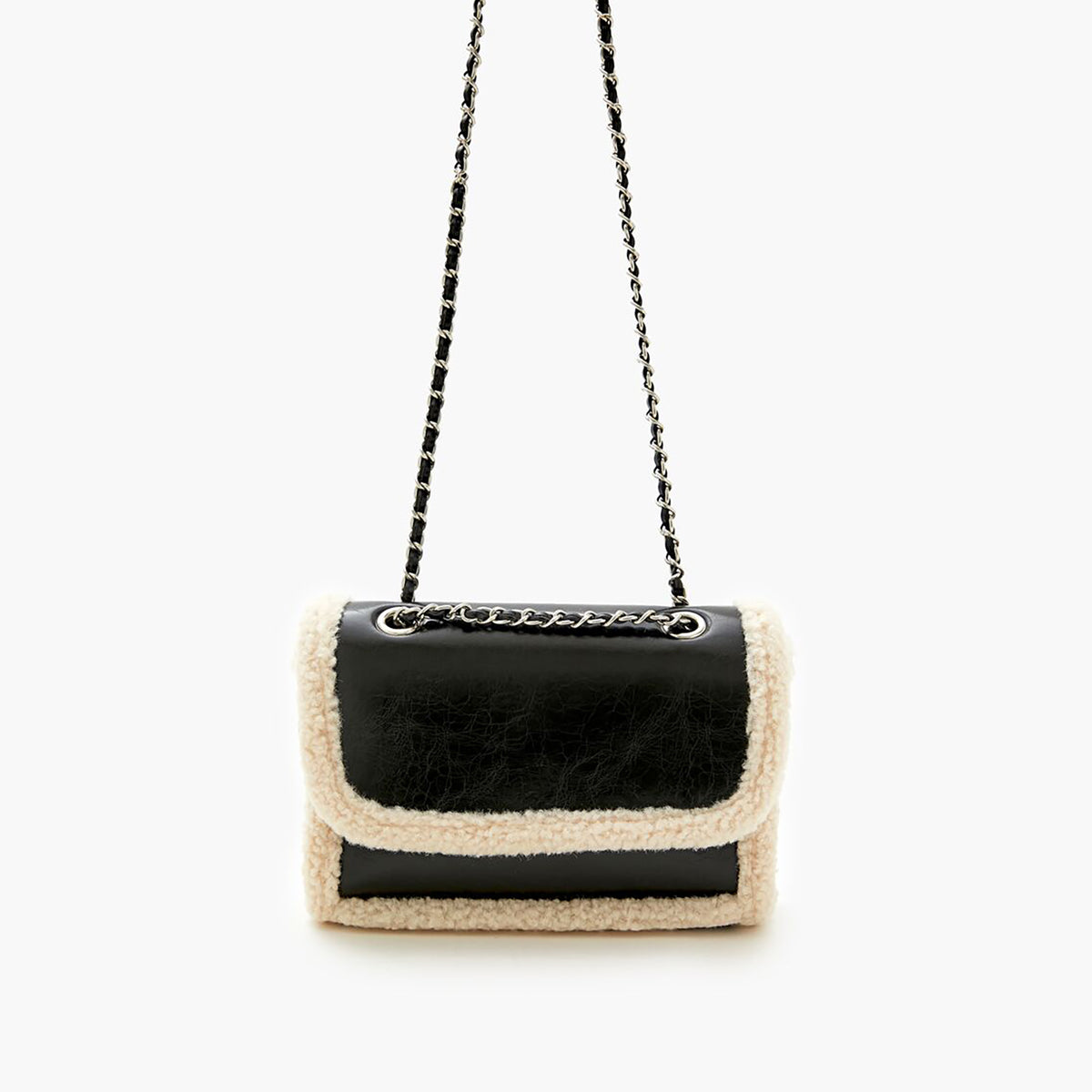 فوريفر 21 - حقيبة كروس بودي مزينة بجلد غنم صناعي للنساء - يباع بواسطة اف اى جى