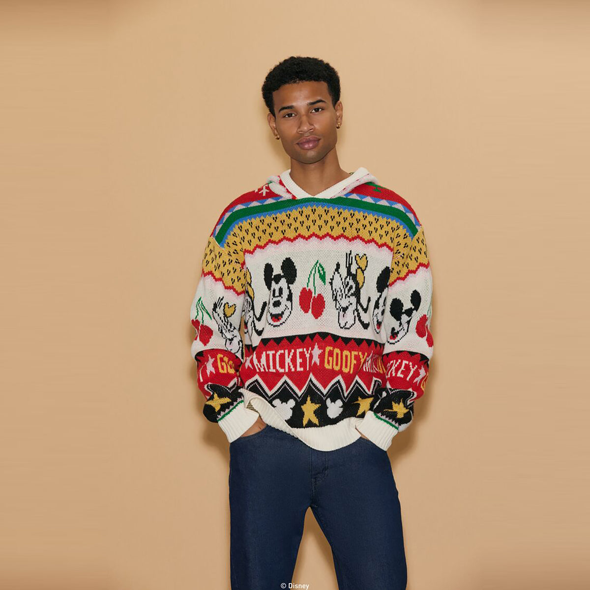 فوريفر 21 - سترة بغطاء رأس من ديزني ميكي وجوفي للرجال - يباع بواسطة اف اى جى