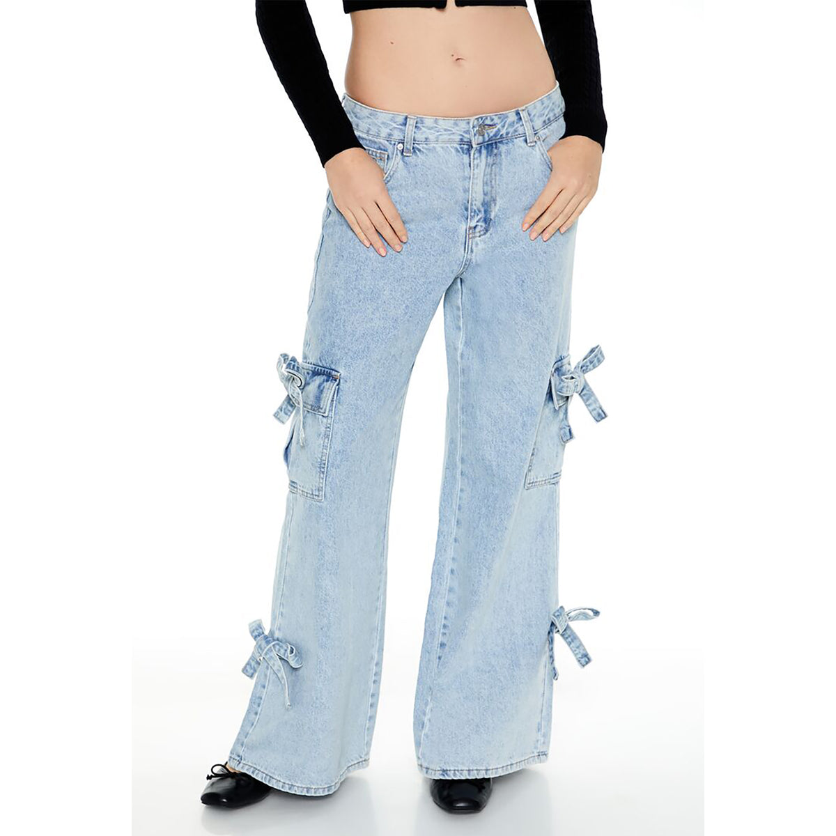 فوريفر 21 - بنطلون جينز كارجو بخصر متوسط الارتفاع مع فيونكة للنساء - يباع بواسطة اف اى جى