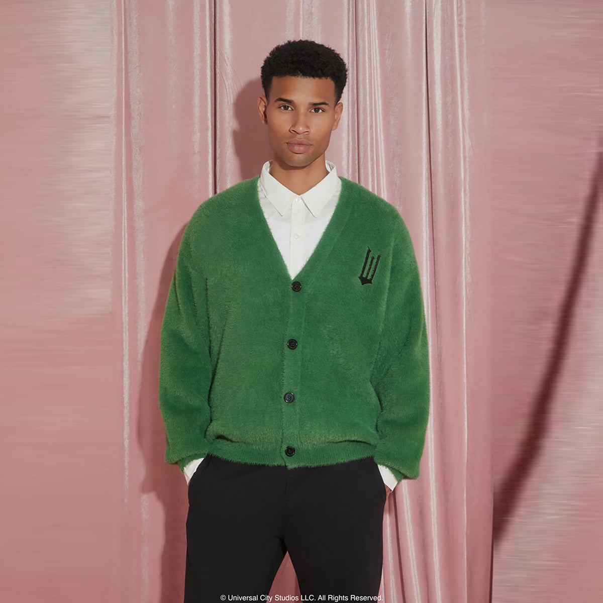 فوريفر 21 - سترة كارديجان مطرزة بشعار للرجال - يباع بواسطة اف اى جى