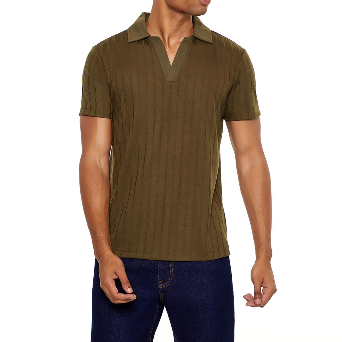 فوريفر 21 - تي شيرت بولو مضلع بفتحة رقبة على شكل حرف V للرجال - يباع بواسطة اف اى جى