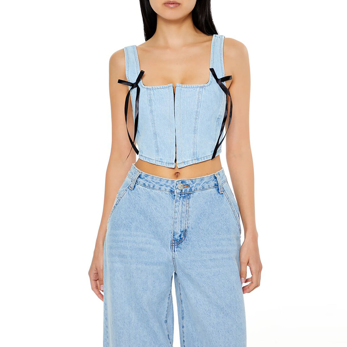 فوريفر 21 - بلوزة قصيرة من قماش الدنيم مع فيونكة للنساء - يباع بواسطة اف اى جى