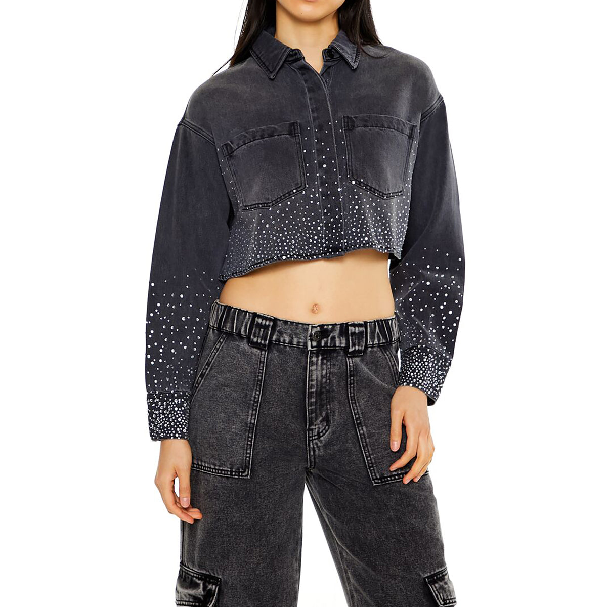 فوريفر 21 - قميص جينز قصير مرصع بأحجار الراين للنساء - يباع بواسطة اف اى جى