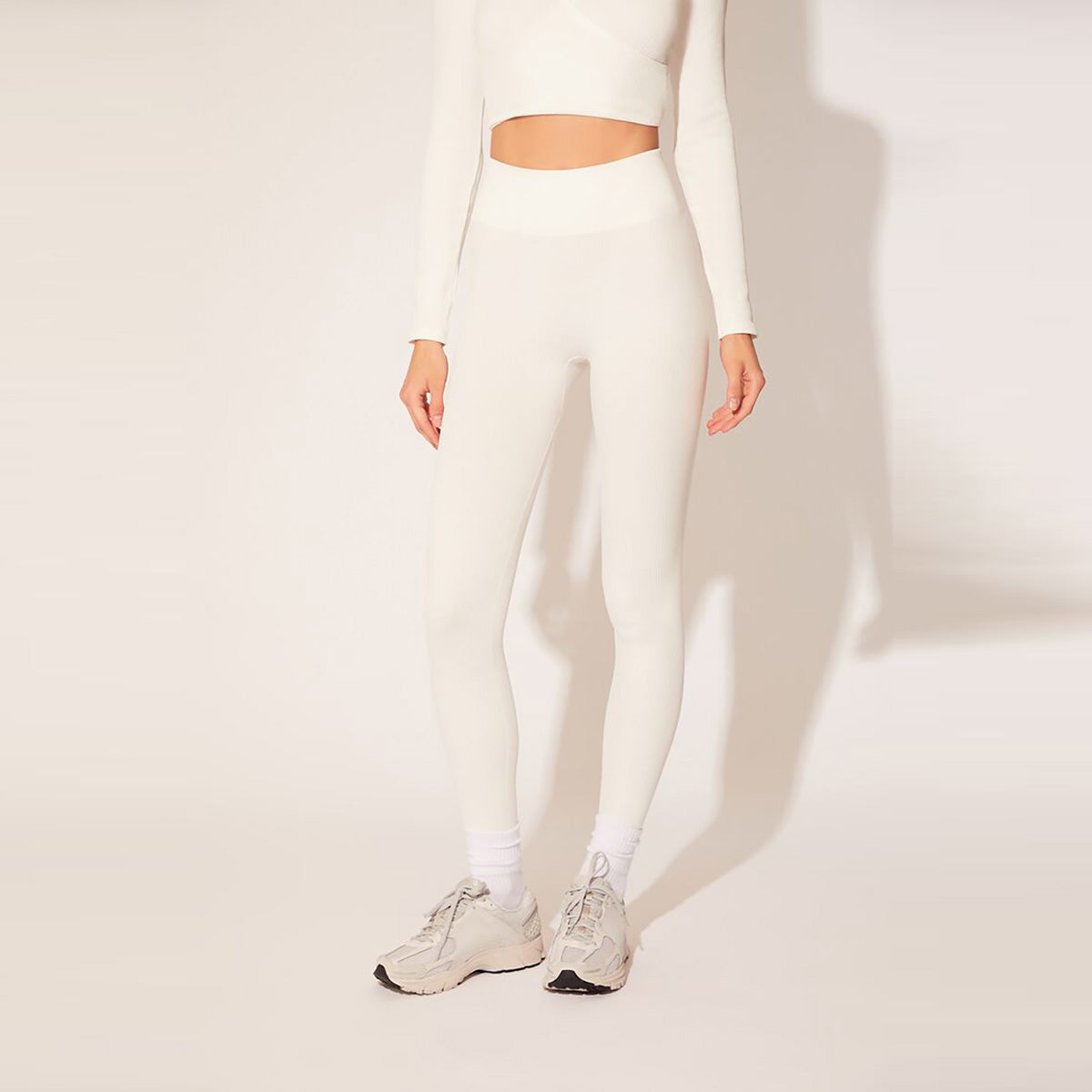 فوريفر 21 - بنطال ليجنز للنساء - يباع بواسطة اف اى جى