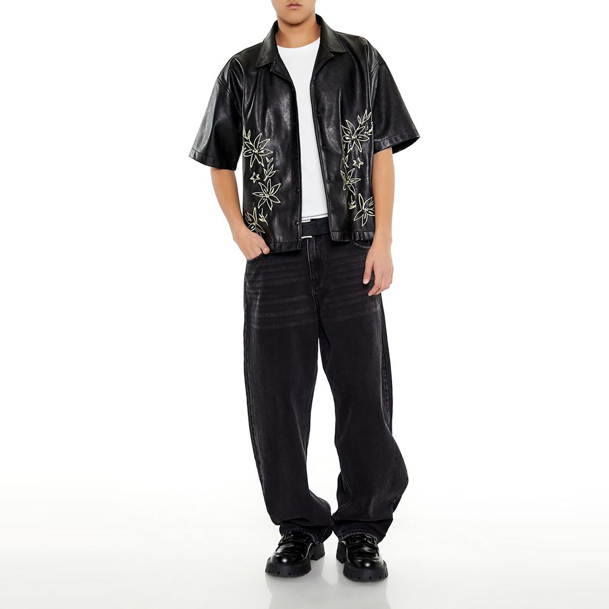 فوريفر 21 - قميص جلد صناعي مطرز للرجال - يباع بواسطة اف اى جى