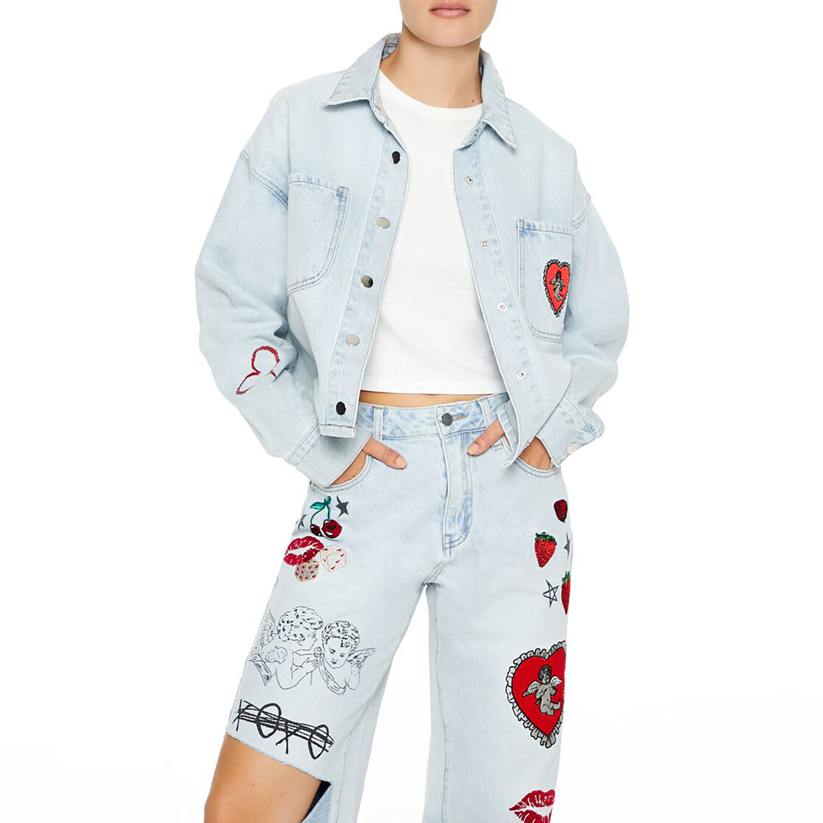 فوريفر 21 - سترة جينز بشعار للنساء - يباع بواسطة اف اى جى