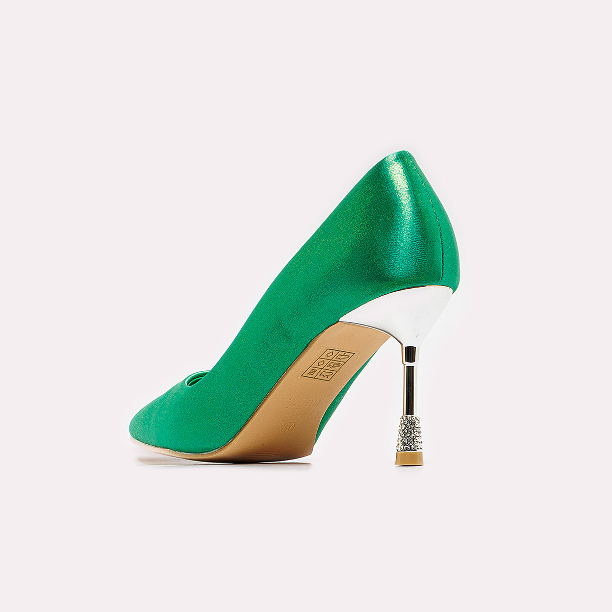 شو روم - حذاء بكعب عالي للنساء