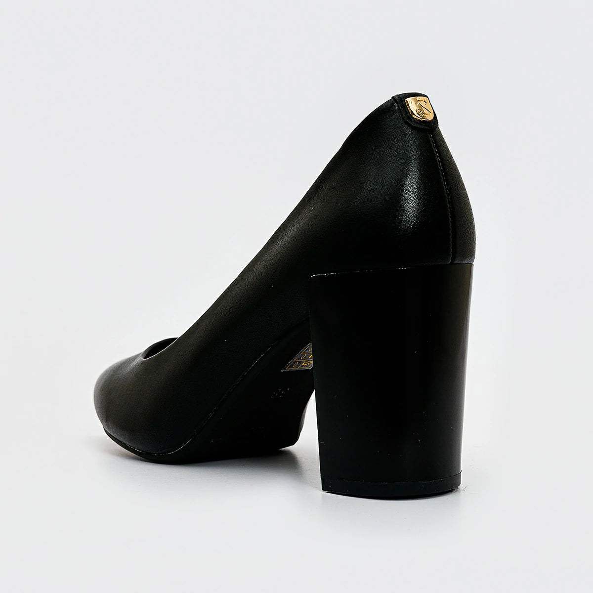 شو روم - حذاء للنساء