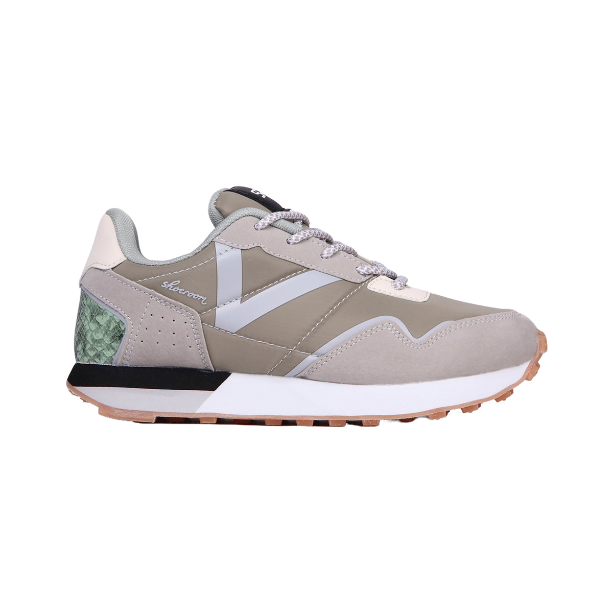 شوروم سنيكرز