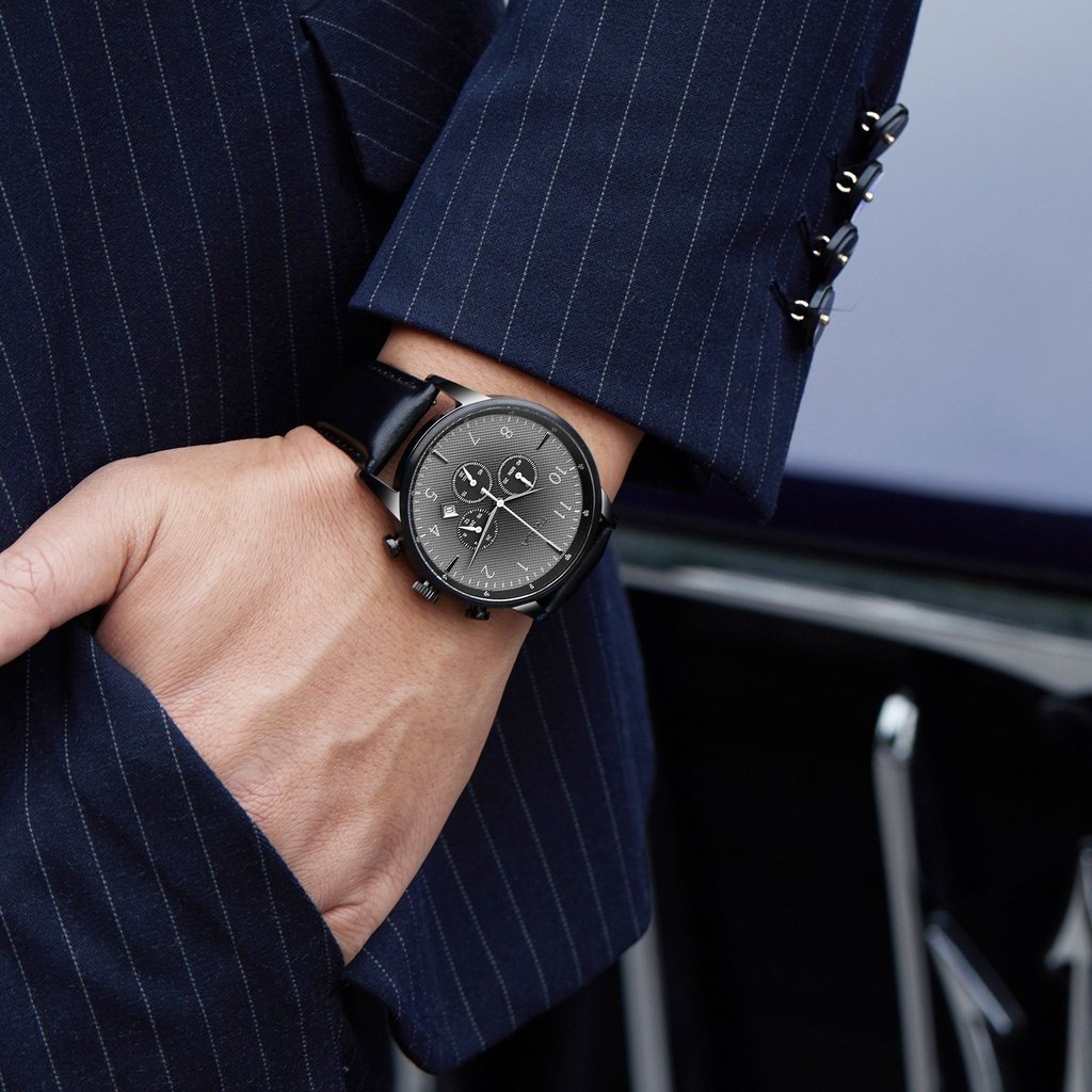 TRNDA STAINLESS STEEL MENS WATCH - TIMELESS BLACK LEATHER BAND & GRADIENT STEEL GRAY DIAL