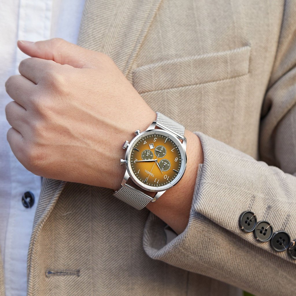 TRNDA TRENDY STAINLESS STEEL MEN'S WATCH - ELEGANT GRADIENT CEDAR BROWN DIAL & SILVER MESH BAND