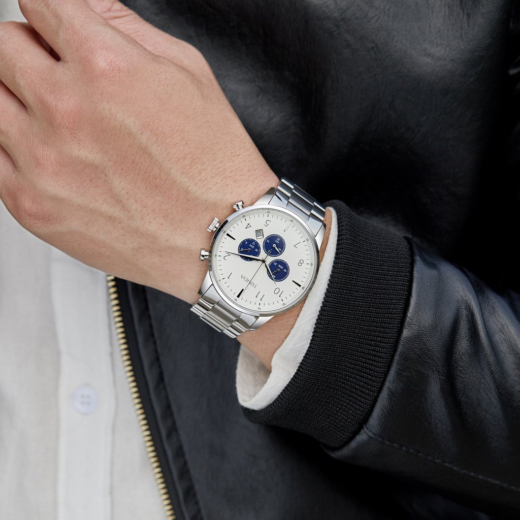 TRNDA STAINLESS STEEL MEN'S WATCH - TIMELESS SILVER STYLE WITH UNIQUE DIAL DESIGN