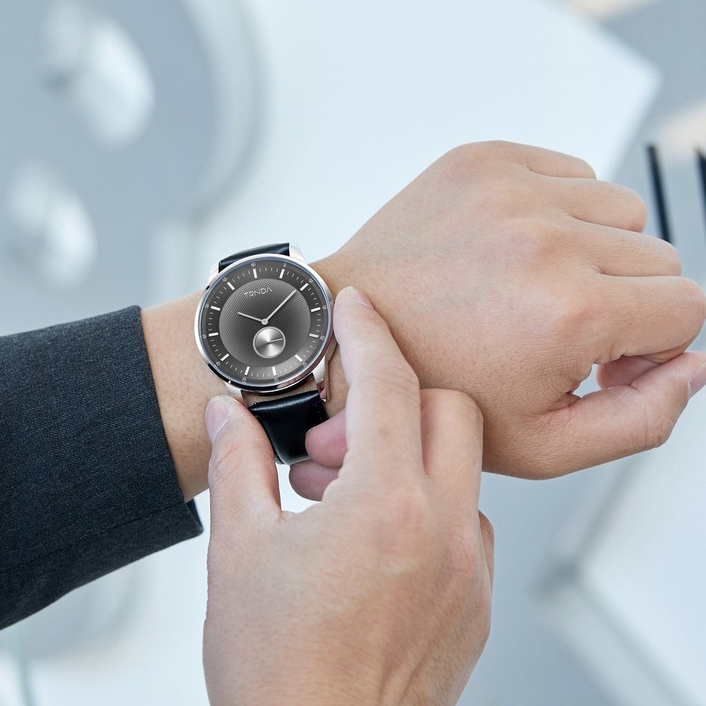 TRNDA STAINLESS STEEL 43MM MEN'S WATCH - TIMELESS STYLE WITH GRADIENT GRAY DIAL & BLACK LEATHER BAND