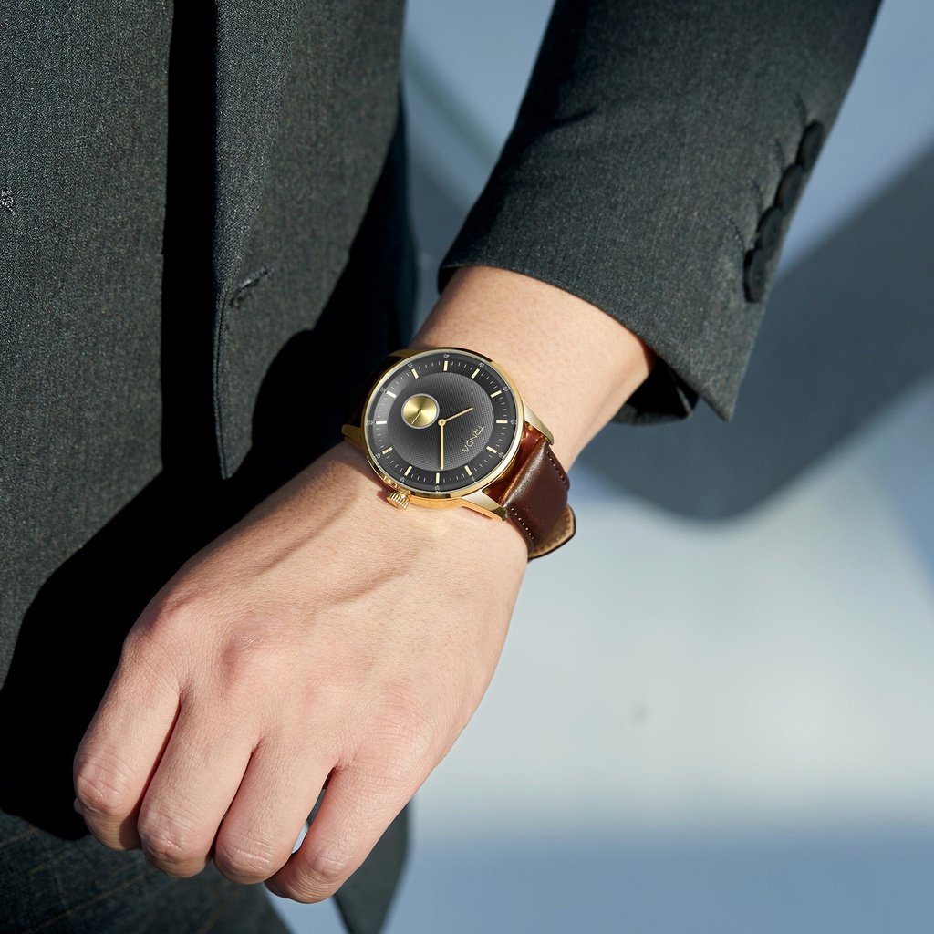 TRNDA MEN'S SIGNATURE STAINLESS STEEL WATCH - GOLD CASE & BROWN LEATHER BAND, GRADIENT DIAL