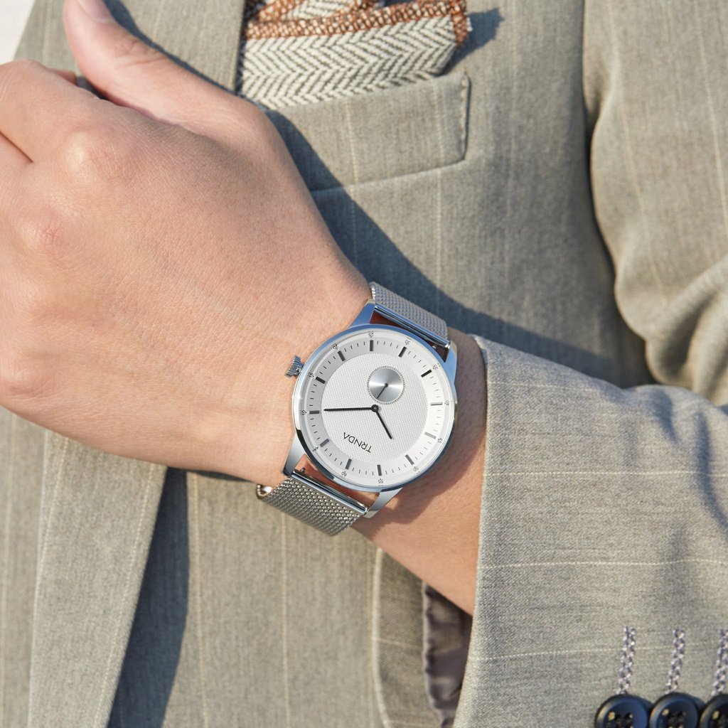 TRNDA MEN'S STAINLESS STEEL TIMEPIECE - SEAWEED GREEN DIAL & BLACK MESH BAND