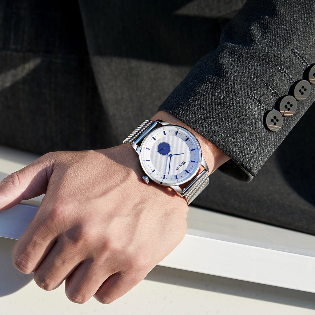 TRNDA TIME: TRENDY STAINLESS STEEL MEN'S WATCH – BLACK DIAL & SILVER MESH – STYLISH & DURABLE