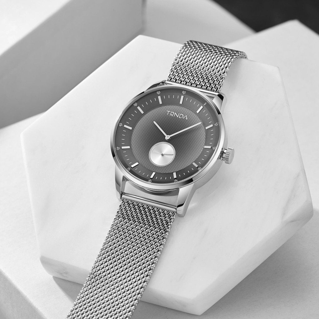 TRNDA STAINLESS STEEL MEN'S WATCH - TIMELESS STYLE WITH UNIQUE GRADIENT DIAL & MESH BAND