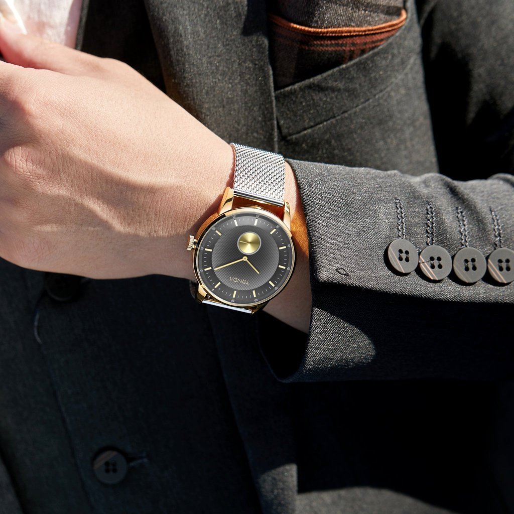 TRNDA MEN'S TRENDY STAINLESS STEEL WATCH - TIMELESS GOLD CASE WITH GRADIENT LIGHT GRAY DIAL
