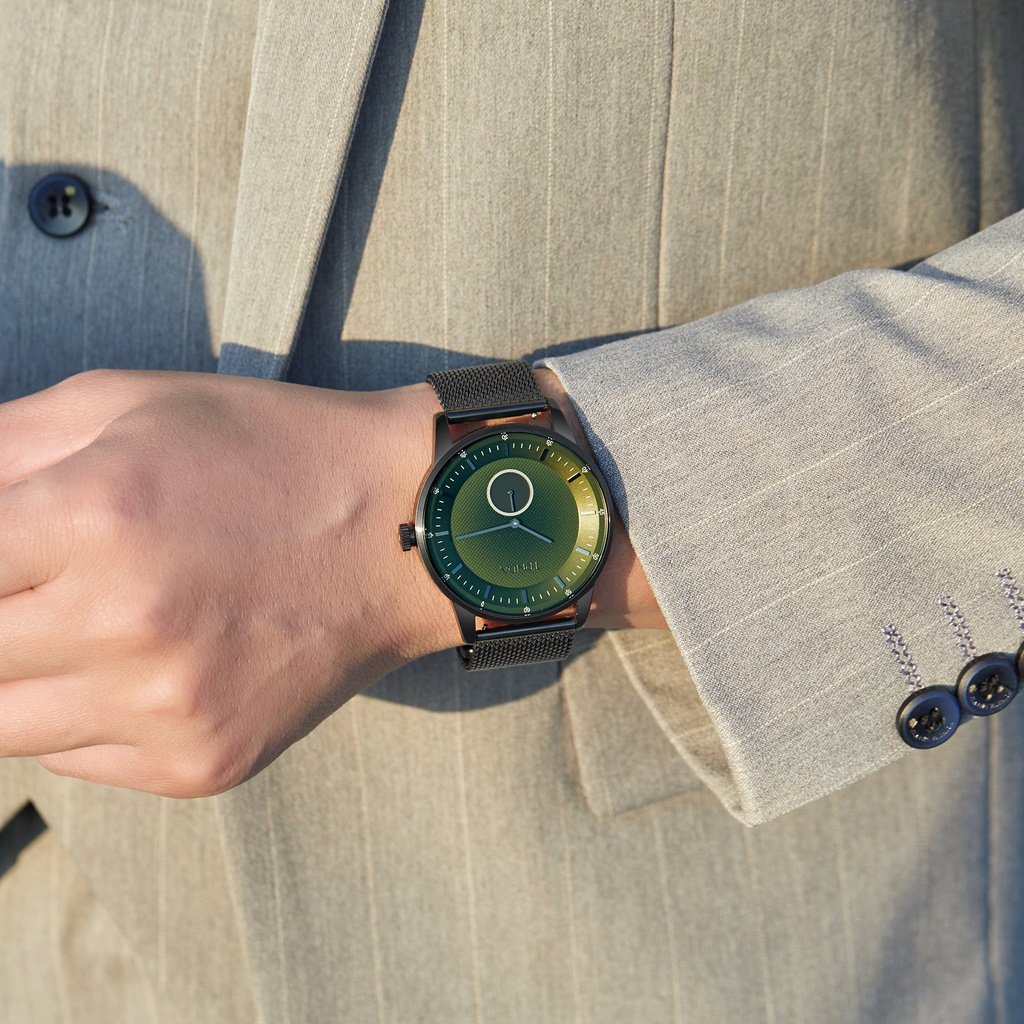 TRNDA MENS STAINLESS STEEL WATCH - TIMELESS SEAWEED GREEN DIAL WITH BROWN MESH BAND