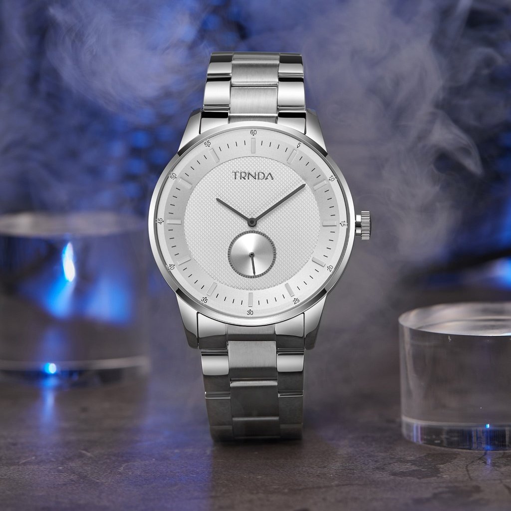 TRNDA STAINLESS STEEL MENS WATCH - TIMELESS SILVER MESH STYLE WITH UNIQUE DIAL