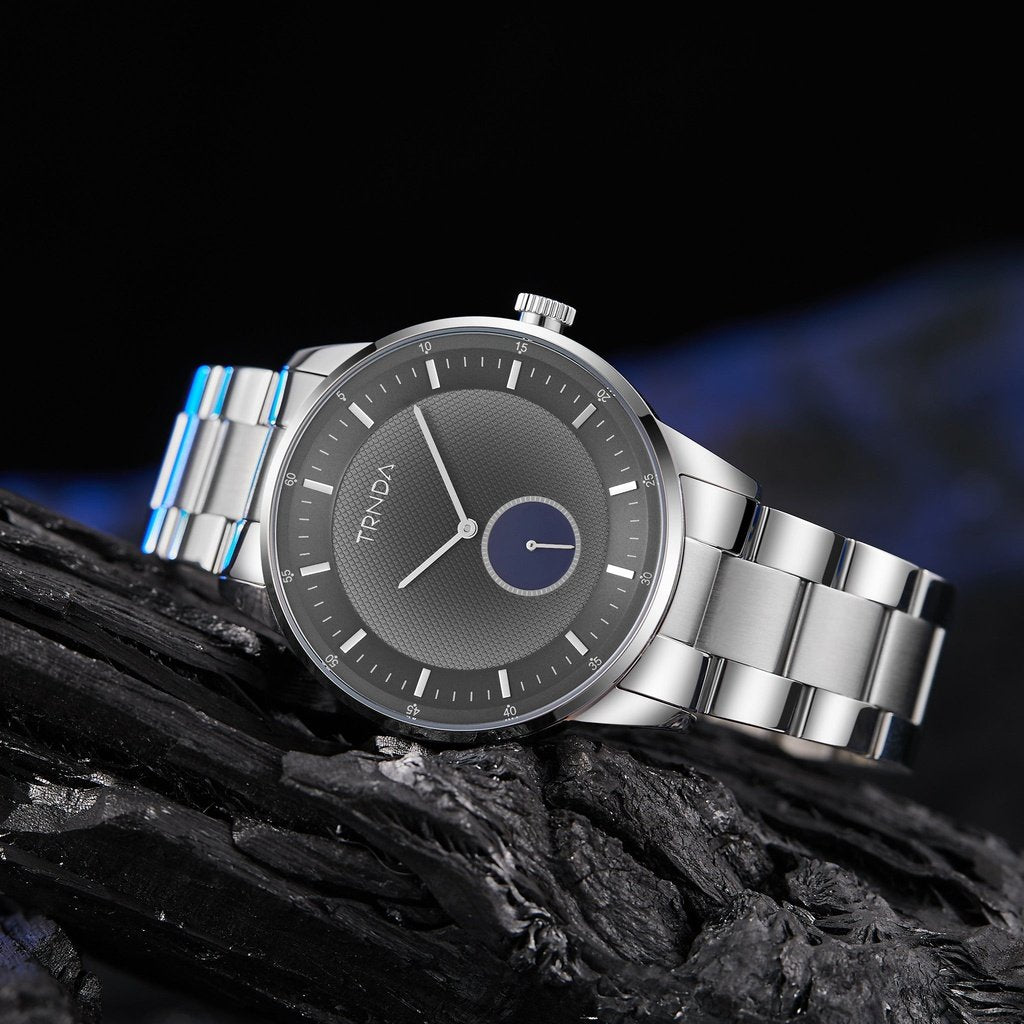 TRNDA TRENDY MEN'S STAINLESS STEEL WATCH - TIMELESS SILVER WITH GRADIENT GRAY DIAL