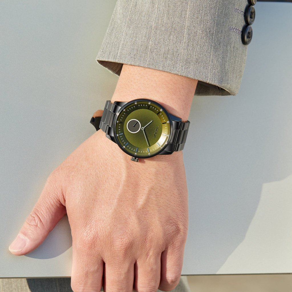 TRNDA MEN'S STAINLESS STEEL WATCH - TIMELESS BLACK & SEAWEED GREEN DIAL FASHION STATEMENT