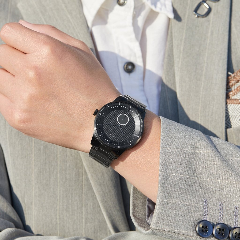 TRNDA MEN'S STAINLESS STEEL WATCH - TIMELESS BLACK DIAL & BAND, EFFORTLESS STYLE