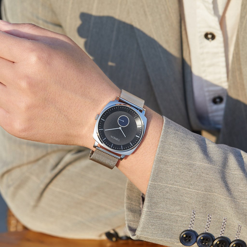 TRNDA SQUARE SILVER MESH MEN'S WATCH - TIMELESS GRADIENT DIAL & STAINLESS STEEL DESIGN