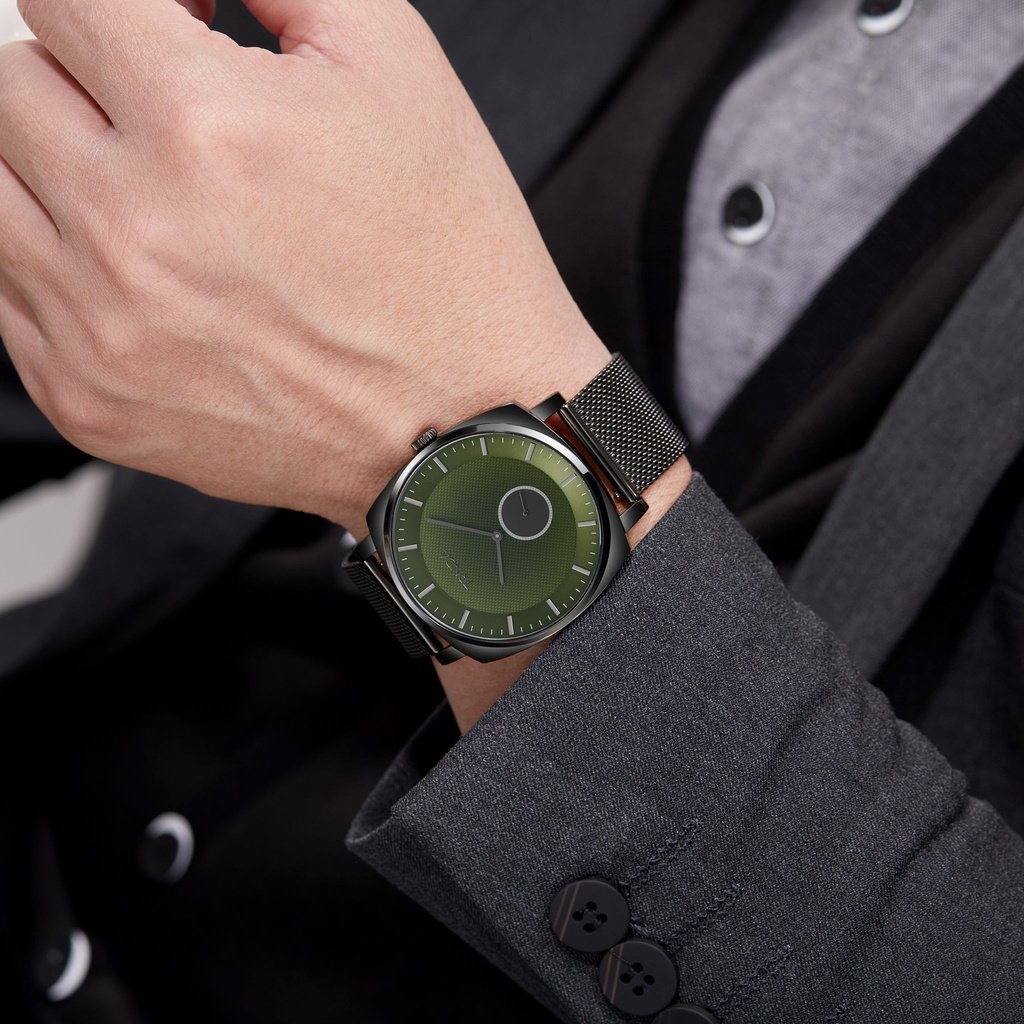 TRNDA SQUARE BLACK MESH STAINLESS STEEL MEN'S WATCH - SEAWEED GREEN DIAL FASHION STATEMENT