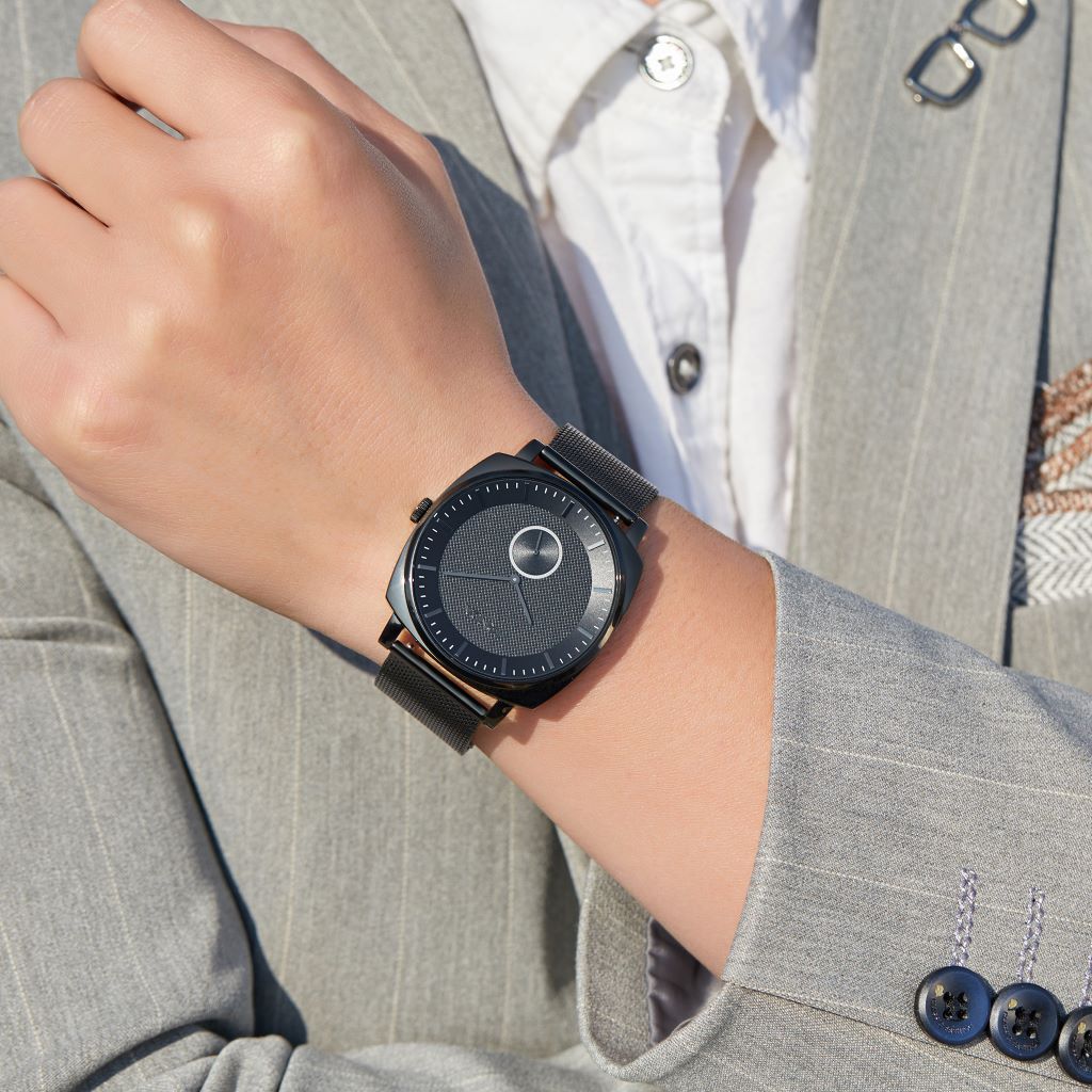 TRNDA SQUARE BLACK STAINLESS STEEL MEN'S WATCH - TIMELESS TRENDSETTER