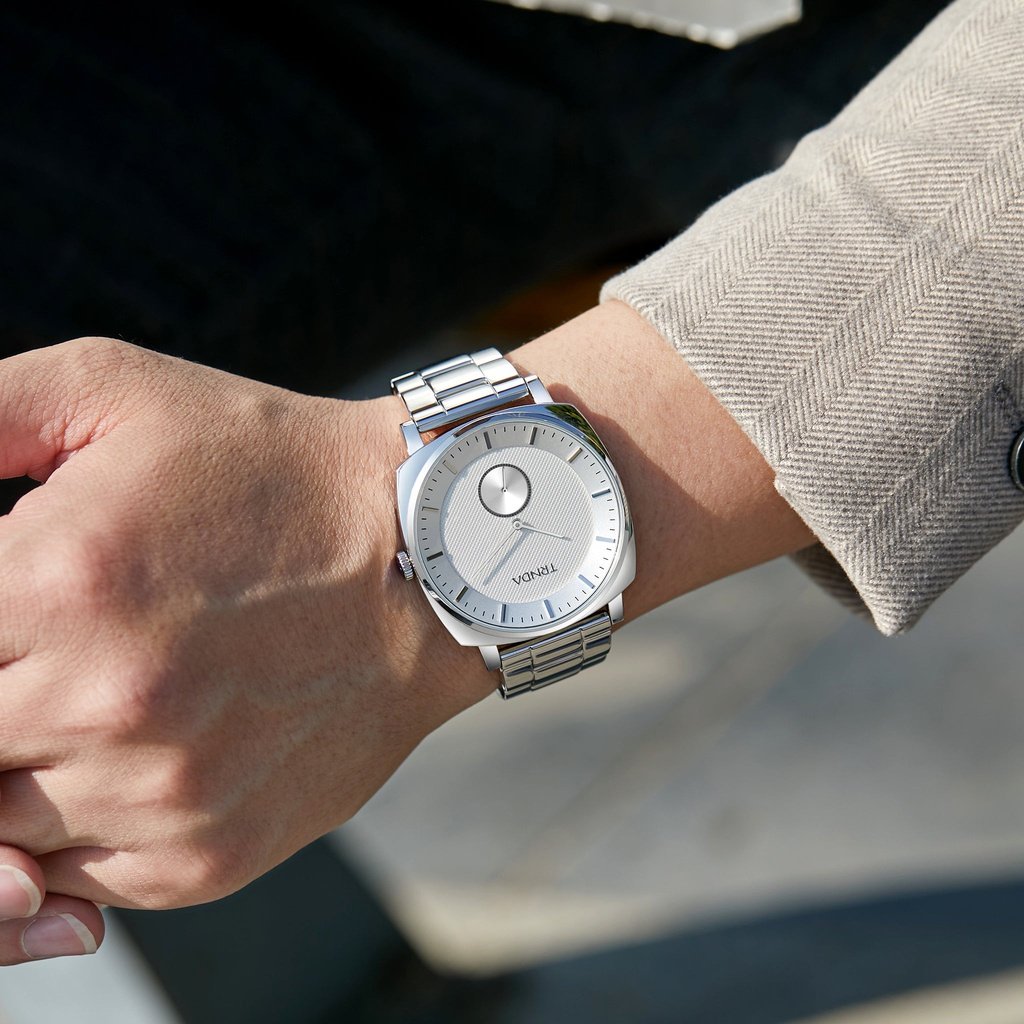 TRNDA SQUARE SILVER STAINLESS STEEL MEN'S WATCH - ELEGANT TIMEPIECE FOR EVERYDAY STYLE