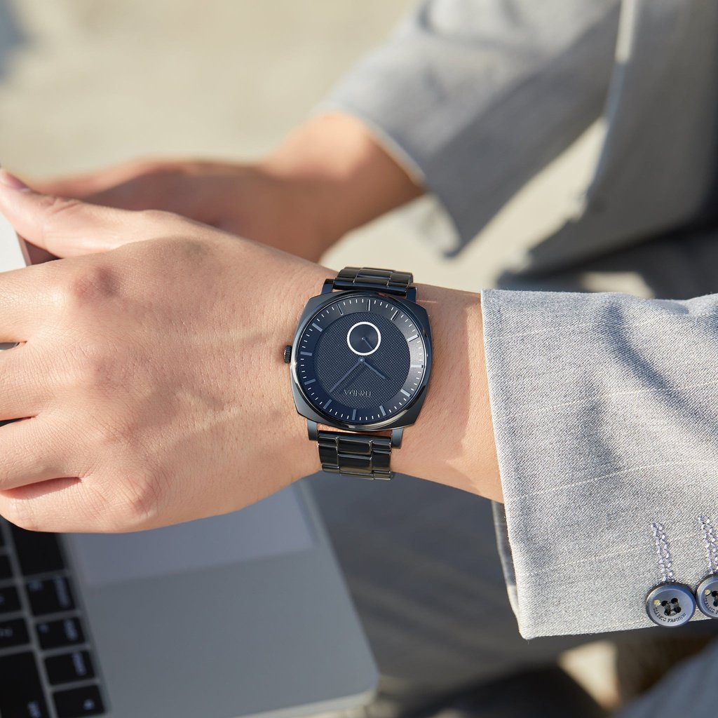 TRNDA STAINLESS STEEL SQUARE BLACK DIAL MEN'S WATCH - TIMELESS FASHION STATEMENT