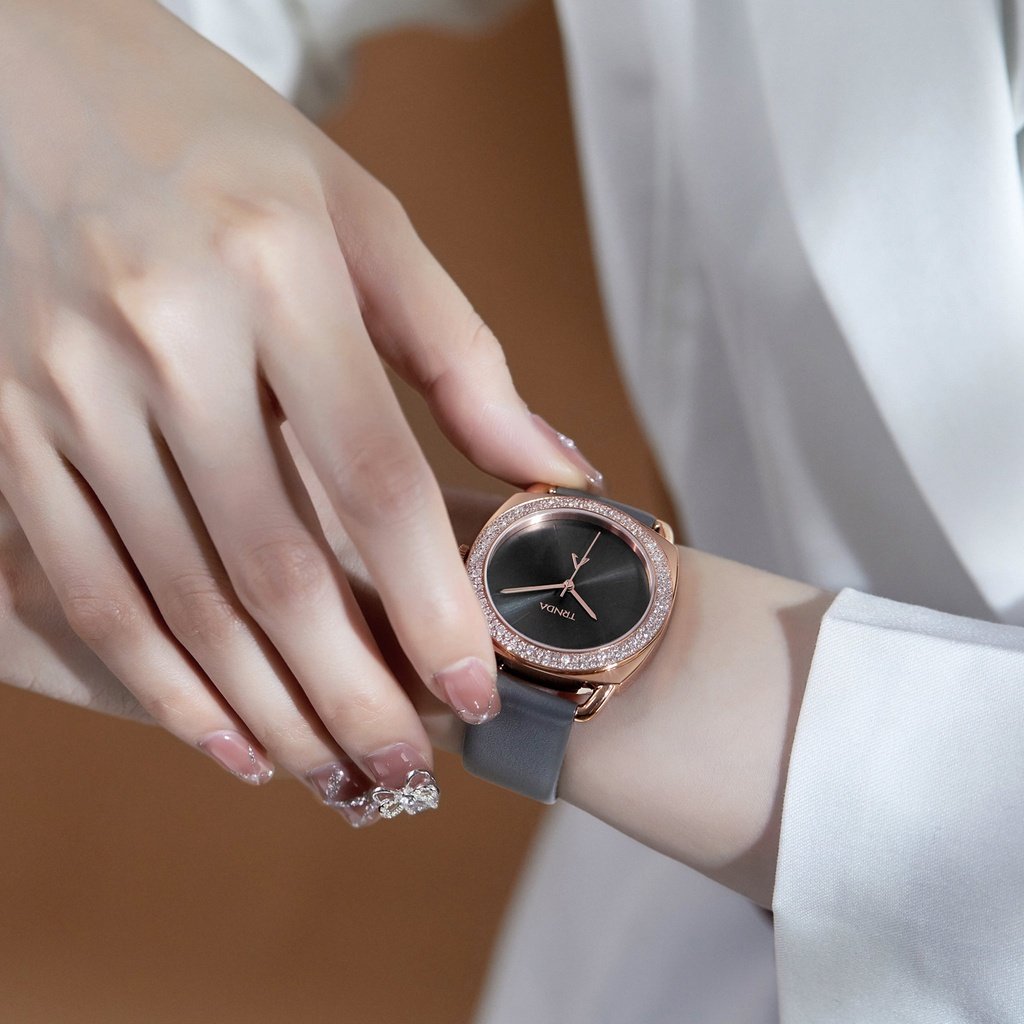 TRNDA Women's Watch with Rose Gold Stainless Steel Case and Gray Leather Band