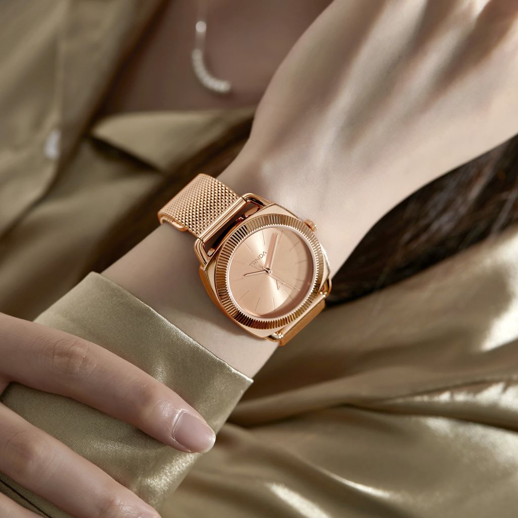 TRNDA Women's Watch with Rose Gold Stainless Steel Case and Rose Gold Stainless Steel Band
