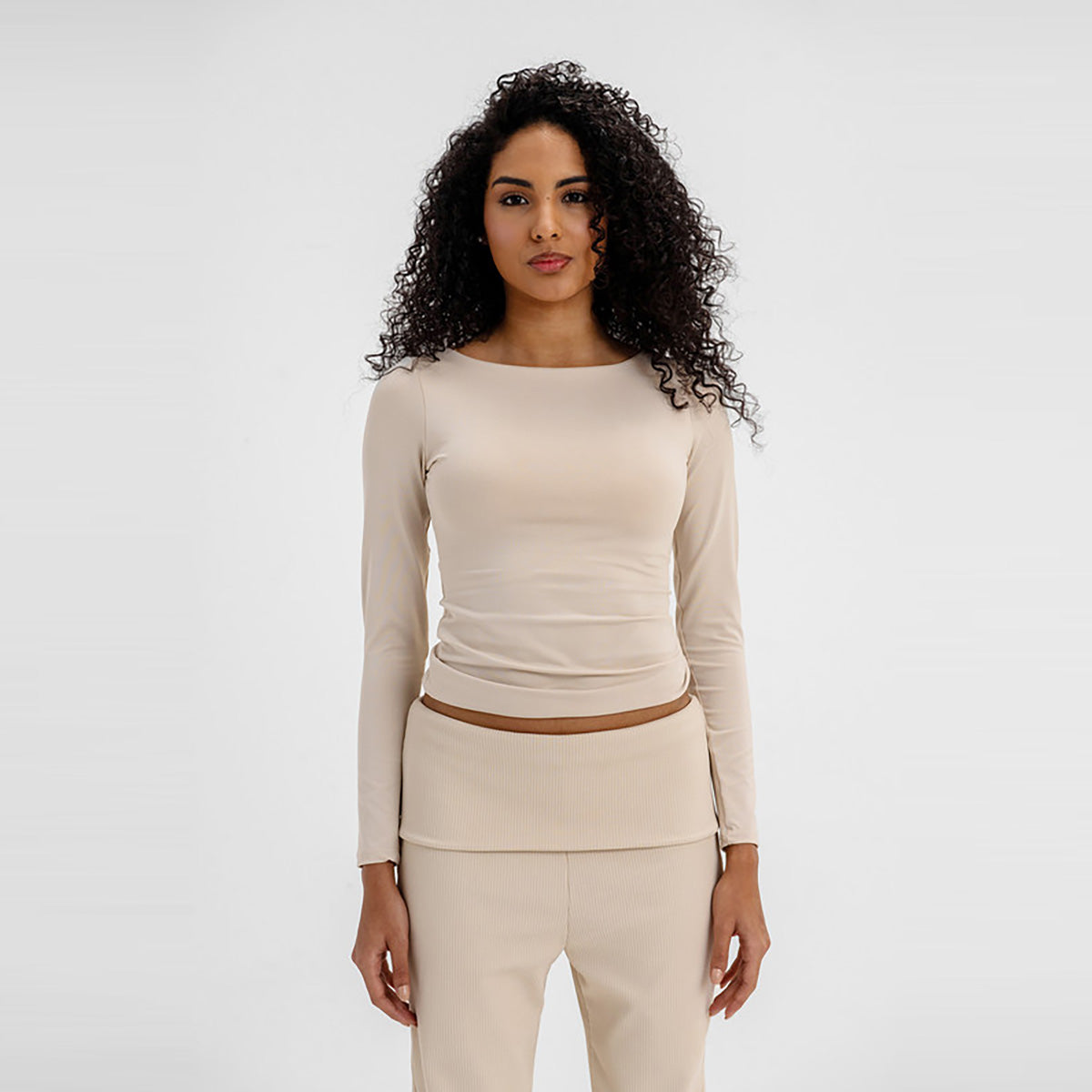 فيرمو - بلوزة بفتحة رقبة عريضة للنساء