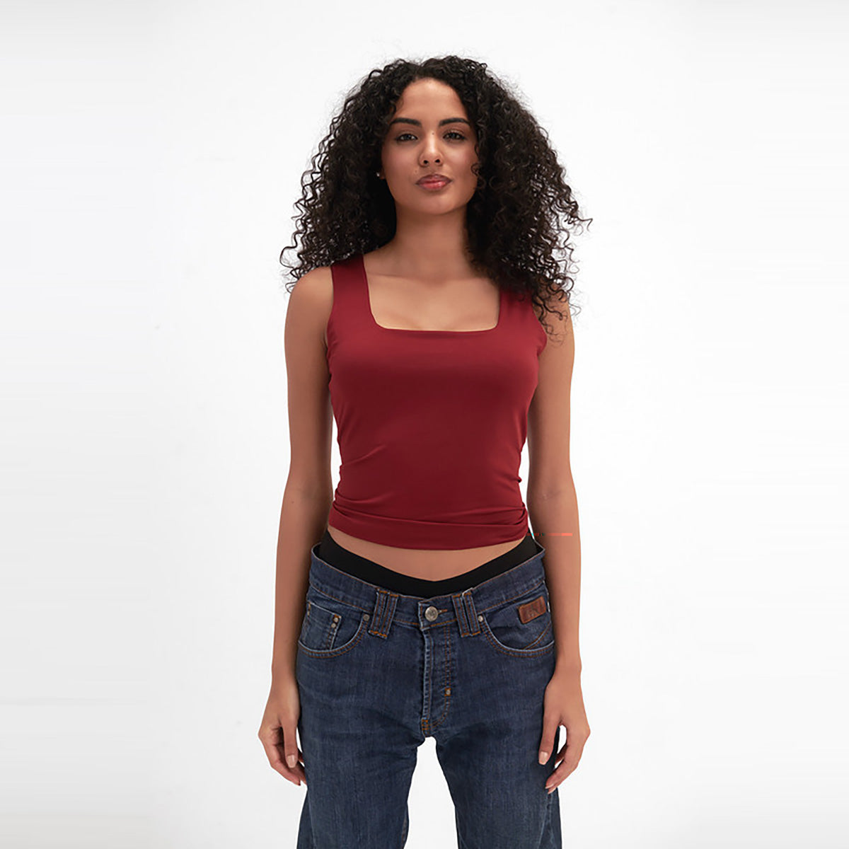 فيرمو - بلوزة بدون أكمام بطبقتين وياقة مربعة للنساء