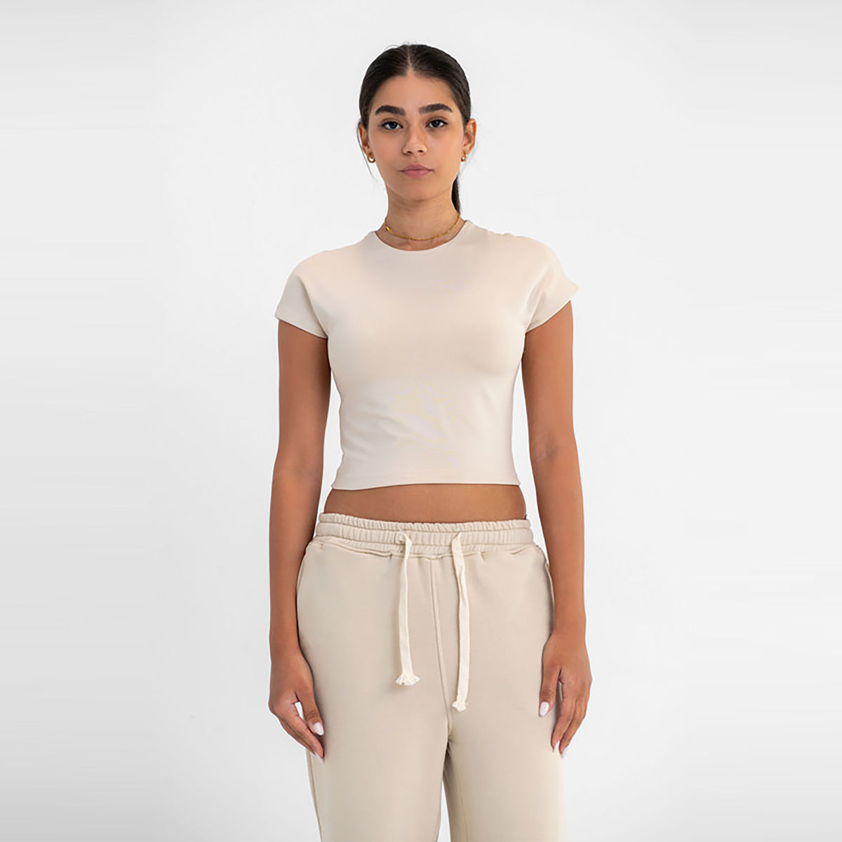 فيرمو - بلوزة قصيرة بياقة دائرية وأكمام قصيرة للنساء