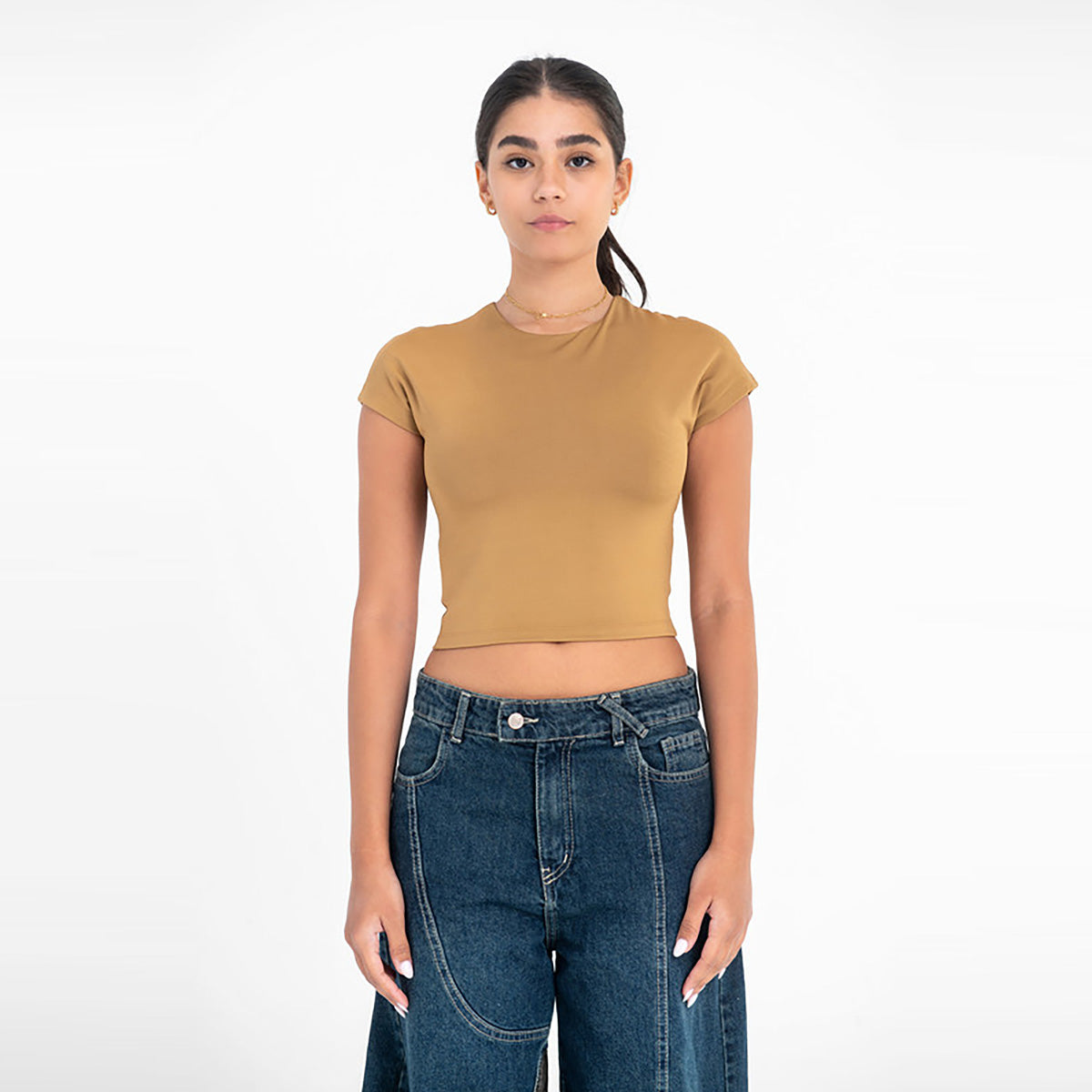 فيرمو - بلوزة قصيرة بياقة دائرية وأكمام قصيرة للنساء